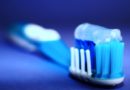 Wiele dzieci przesadza z ilością pasty do zębów. Czym to może grozić?